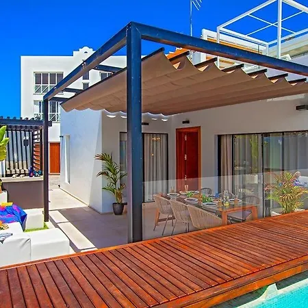 Sleeps 3 Pool Air Con Wifi * Corralejo