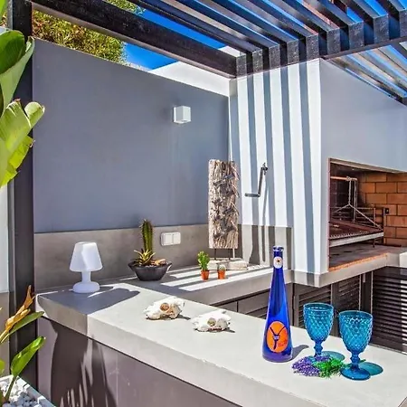 Sleeps 3 Pool Air Con Wifi * Corralejo