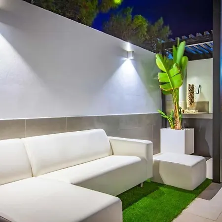 Villa Sleeps 3 Pool Air Con Wifi *