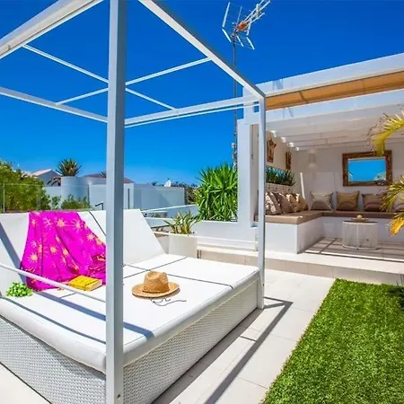 Sleeps 3 Pool Air Con Wifi *