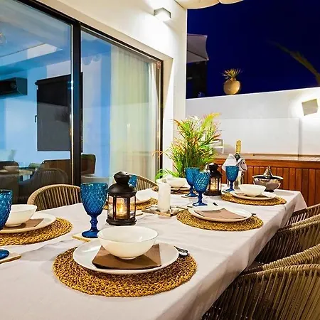Sleeps 3 Pool Air Con Wifi Corralejo