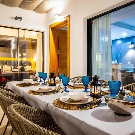 Sleeps 3 Pool Air Con Wifi * Corralejo