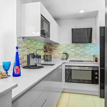 Villa Sleeps 3 Pool Air Con Wifi *